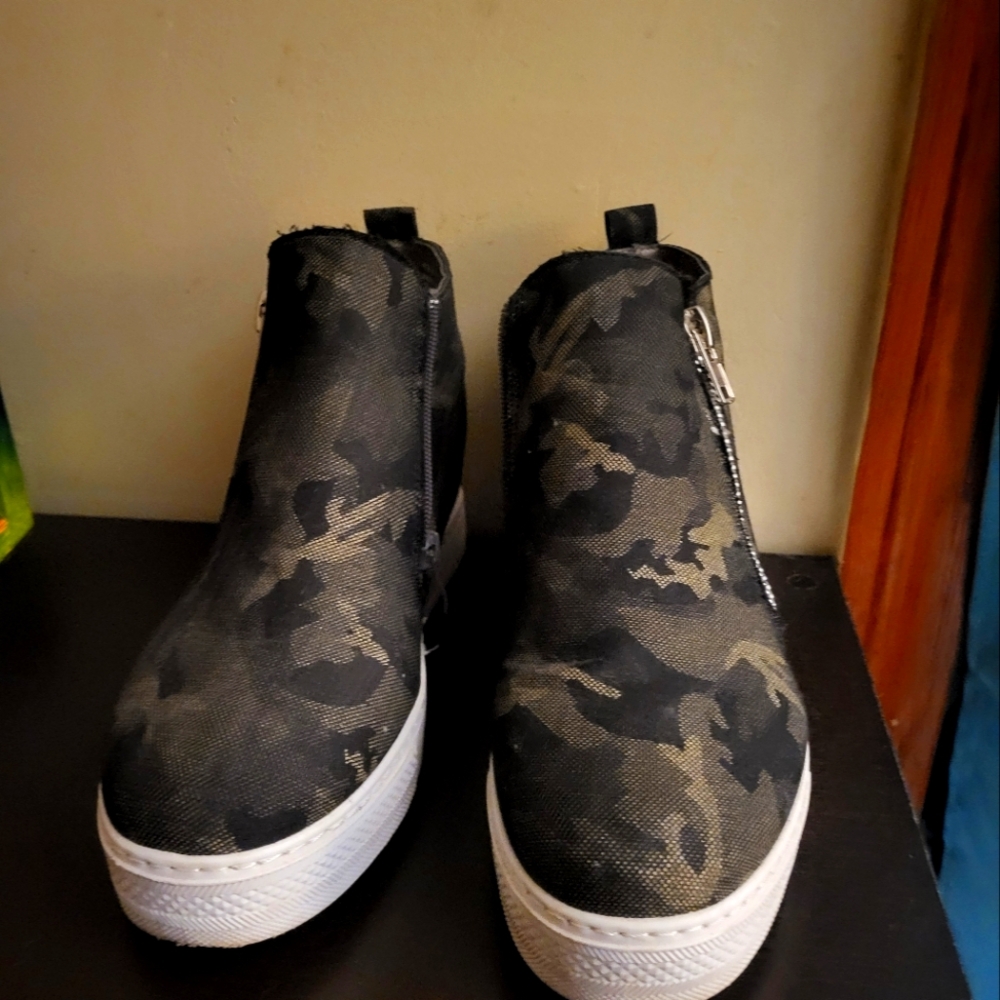 Wedge boots